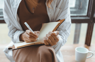 La mejor forma para mejorar es preguntando a la gente que confía en ti