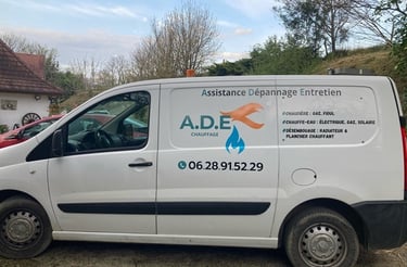 Un camion de dépannage chaudière ADE chauffage à Bérenx