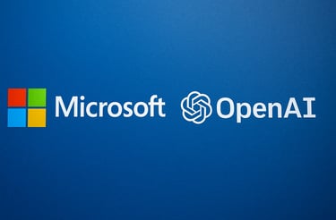 Logotipos da Microsoft e da OpenAI lado a lado sobre fundo azul, representando a parceria 