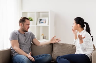 Coaching de Parejas, Gruponpe.com, una pareja discutiendo, porque no pueden tener una relacion sana