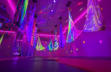 glow-in-the-dark-aerial-parties classes kids 