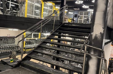 Instalação de corrimão em inox sob medida em Curitiba – Fábrica de Inox