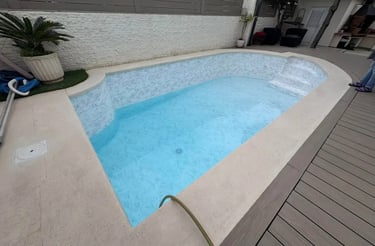 Kolam Jacuzzi minimalis dengan air hangat