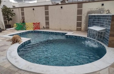 Kolam Jacuzzi minimalis dengan air hangat