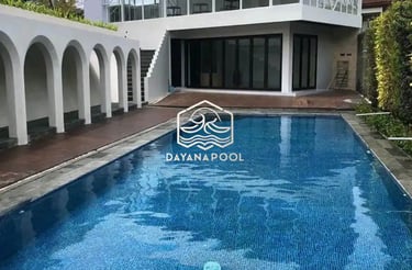 kolam renang mewah di kabupaten bandung dengan taman yang luas
