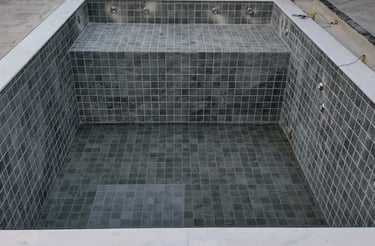Kolam Jacuzzi minimalis dengan air hangat