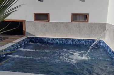 Kolam Jacuzzi minimalis dengan air hangat