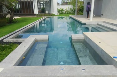 Kolam Jacuzzi minimalis dengan air hangat