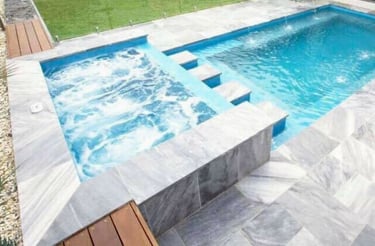 Kolam Jacuzzi minimalis dengan air hangat