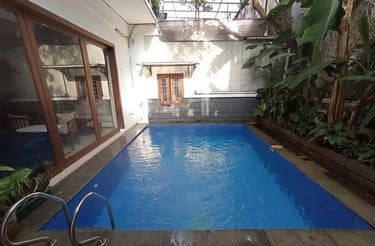 Kolam renang Minimalis yang indah dan Terawat
