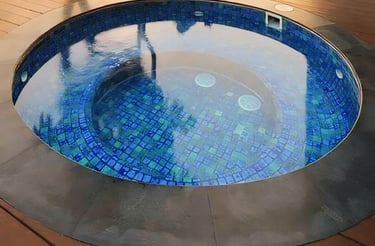 Kolam Jacuzzi minimalis dengan air hangat