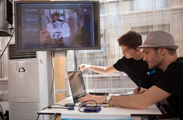 Pencil vs Camera : Ben Heine drawing and Arthur