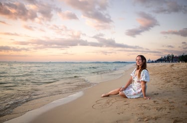 Девушка на пляже Radisson Blu Resort Phu Quoc