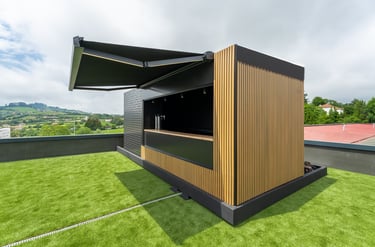 Módulo de construcción modular para uso comercial instalado en azotea con apertura frontal