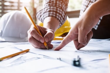 Plano arquitectónico detallado de un edificio residencial.