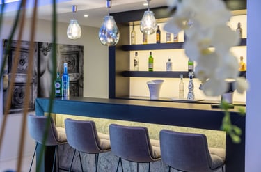 Bar and cocktail lounge at Villa Serenity