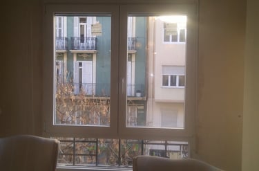 Ventana de PVC de 2 hojas con fijo inferior.