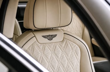 Banco de couro premium da Bentley com costura diamantada e acabamento artesanal