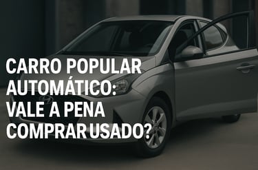 Carro popular automático prata com porta aberta, interior visível e frase “Vale a pena comprar usado