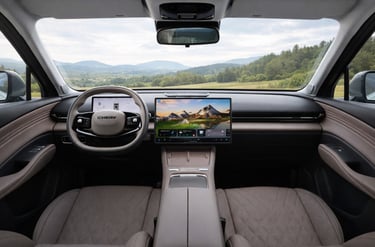 Interior sofisticado do Chery Tiggo 7L com tela gigante e acabamento premium