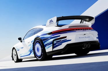 Porsche 911 GT3 Artisan Edition visto de trás com detalhes azuis e aerofólio em destaque em cenário 