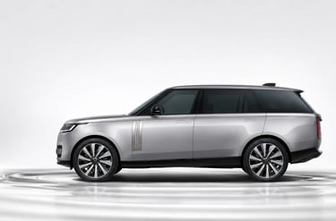 Range Rover SV Ultra vista lateral SUV de luxo exclusivo vendido sob convite