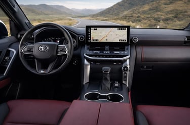 Interior do Toyota Land Cruiser 2027 com painel digital e central multimídia
