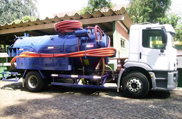 caminhão de sucção e hidrojateamento