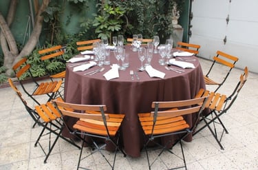 Alquiler de mesas con mantel y sillas