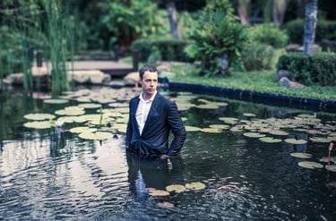 Свадебный портрет в тропическом саду на острове Фукуок