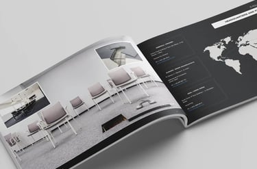 Catálogo de productos industriales sobre fondo claro