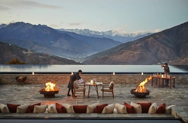 Six_Senses_Thimphu_Lodge_outdoor_dining_with_the_view_of_snow_capped_mountain_at_the_backdrop