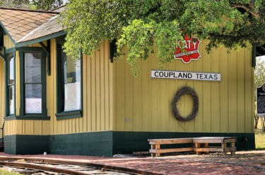 Professional water damage restoration company responding to emergency in Coupland, TX