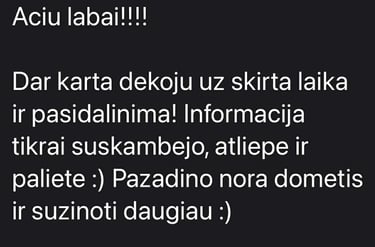 atsiliepimas juodame fone