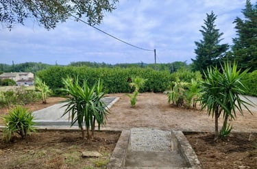 Transformation terrain avec création de terrasse et aménagement paysager avant après Montélimar
