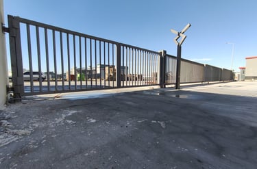 Uzun Fabrika Kapısı, Uzun Güvenlik Kapısı