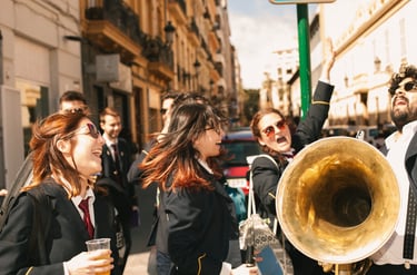 Músicos celebrando la vida