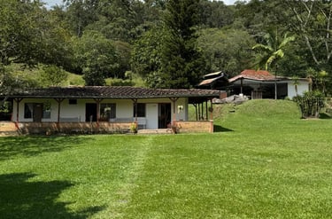 Casa para internos con naturaleza piscina buen ambiente en copacabana cerca a la ciudad
