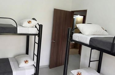 Casa para internos con naturaleza piscina buen ambiente habitaciones compartidas