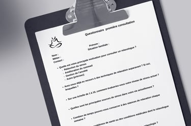 Identité visuelle de papeterie de bureau pour une thérapeute en médecine douce avec son logo.