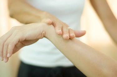 Test ostéopathique de mobilité afin de définir les tensions et blocages