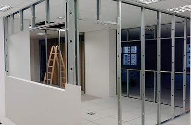 Parede de drywall em construção