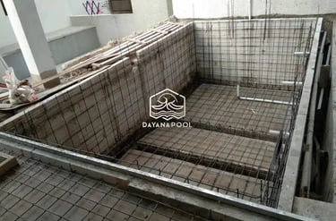 pemasanagn tulangan dan gelaran kolam renang.