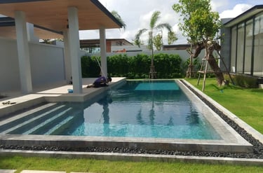 kolam renang overflow dengan finishing batu alam buatan dayanapool