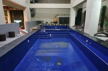kolam renang mewah di kota baru parahyangan