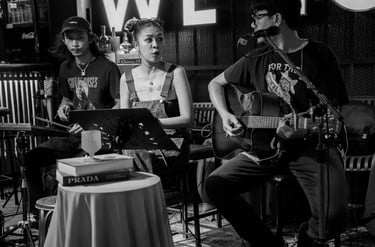 We Loft Bar Nan live music black and white night photography unplugged