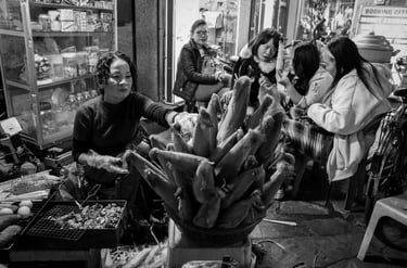 Night life in the Old Quarter of Hanoi – small plastic stools, street food, and everyday moments unf