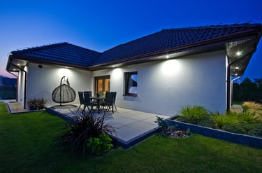 Teljes lakásfelújítás modern belső térrel és új burkolatokkal