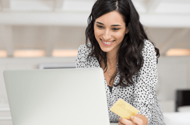 Client en train de payer en ligne