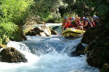 The photo shows a rafting boat on the Cetina River.